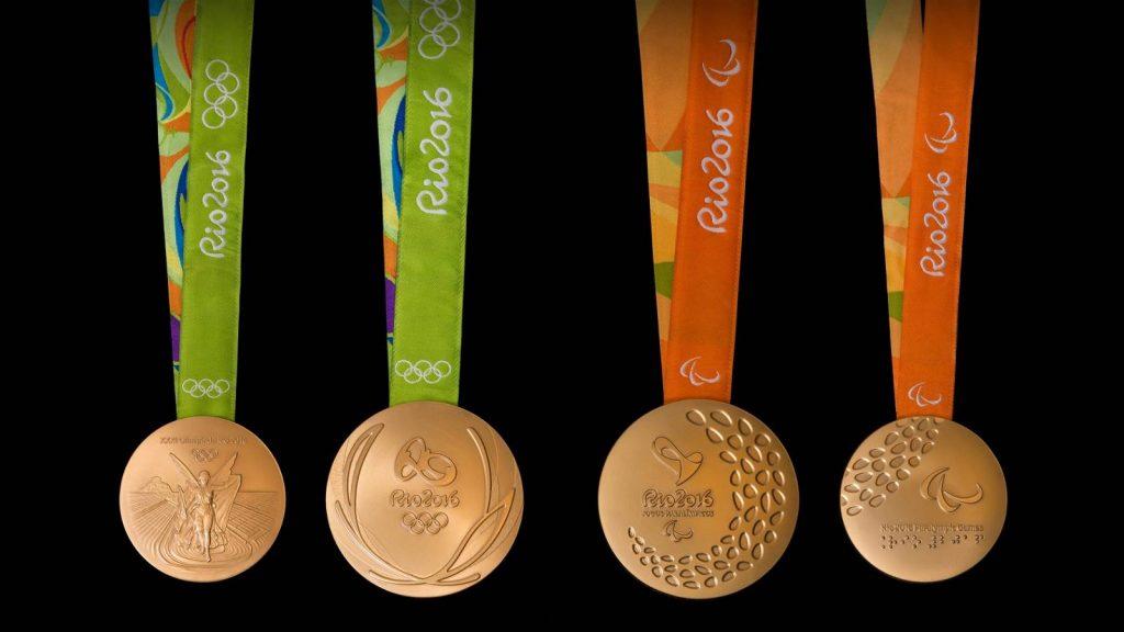 Foram feitas 5.130 medalhas – 2,5 mil para atletas olímpicos e 2,6 mil para os paralímpicos, que serão distribuídas aos componentes do pódio em estojos de madeira.