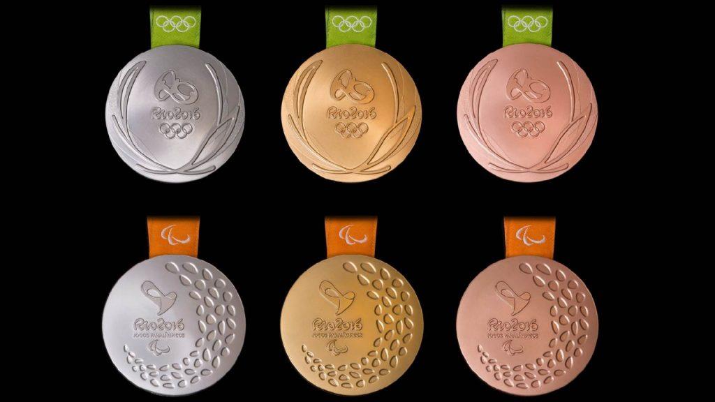 Foram feitas 5.130 medalhas – 2,5 mil para atletas olímpicos e 2,6 mil para os paralímpicos, que serão distribuídas aos componentes do pódio em estojos de madeira.