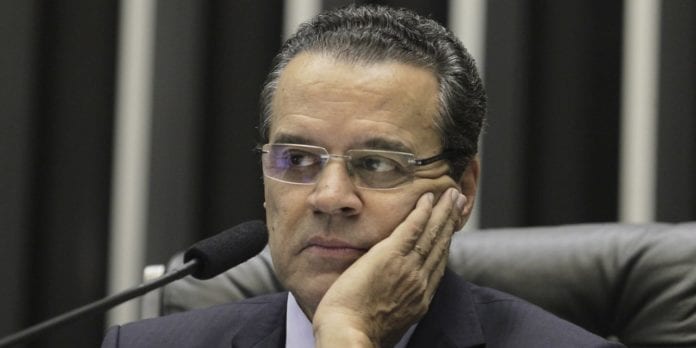 Ministro do Turismo Henrique Eduardo Alves pede demissão 