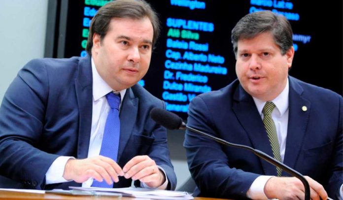 Rodrigo Maia quer Baleia Rossi na liderança da Câmara dos Deputados