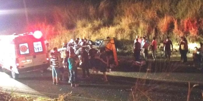 Três morrem e bebê fica ferido em acidente em vicinal