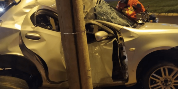 Jovem morre após colisão contra poste em Ribeirão Preto